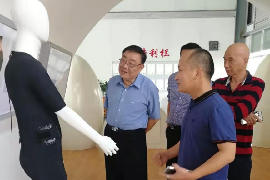 我会参观考察中科国思蚕桑生物科技技术